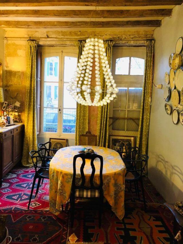 Maison D'Hotes "Les Volets Verts" Et Sa Brocante Ecueille Luaran gambar