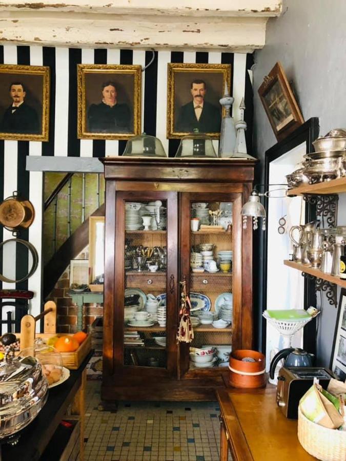 Maison D'Hotes "Les Volets Verts" Et Sa Brocante Ecueille Luaran gambar