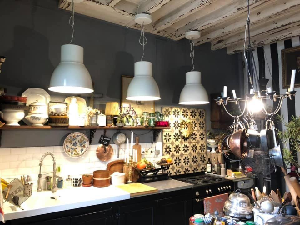 Maison D'Hotes "Les Volets Verts" Et Sa Brocante Ecueille Luaran gambar