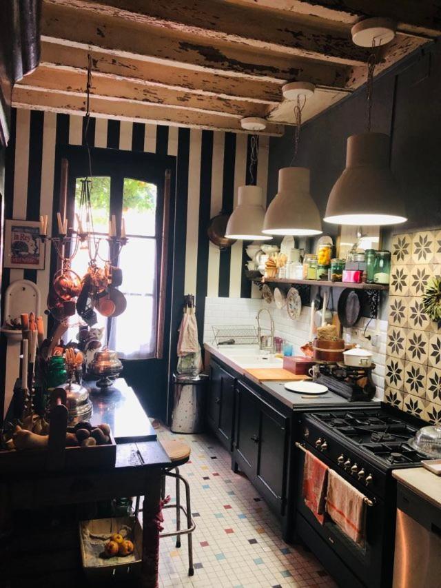 Maison D'Hotes "Les Volets Verts" Et Sa Brocante Ecueille Luaran gambar