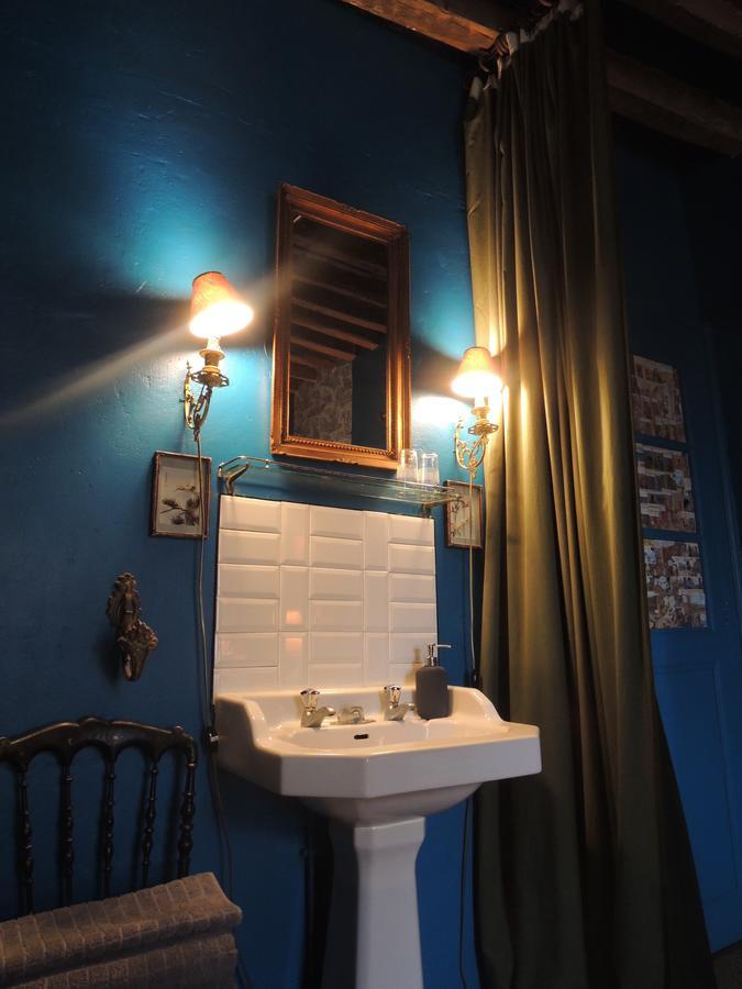 Maison D'Hotes "Les Volets Verts" Et Sa Brocante Ecueille Luaran gambar
